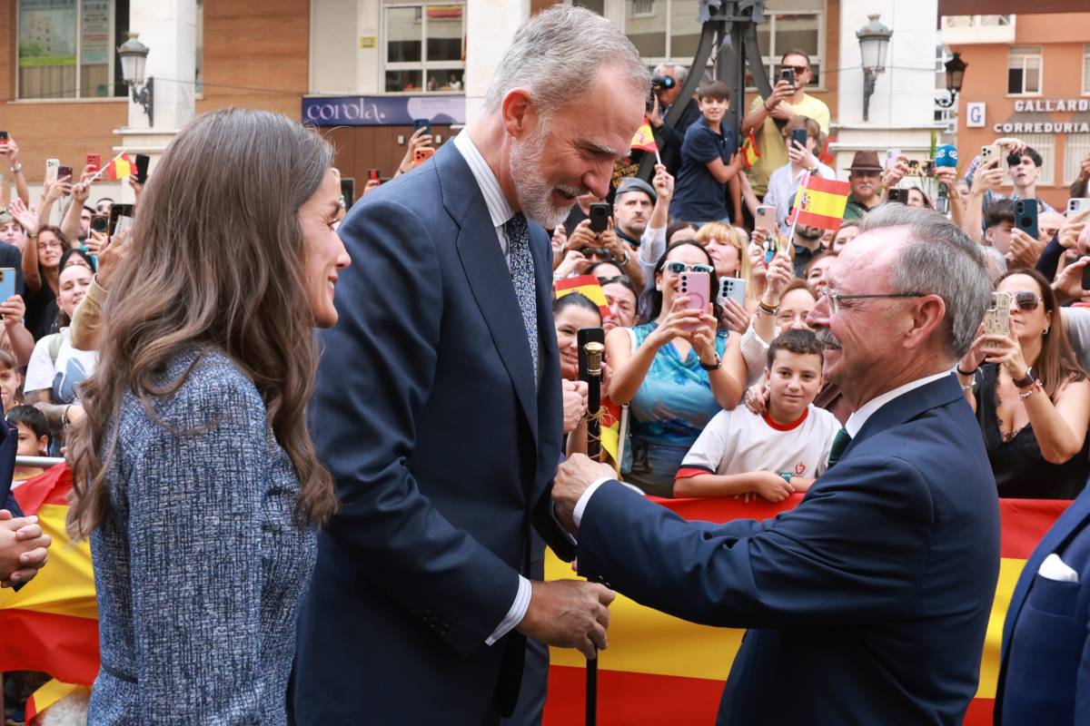 Felip VI, rebut amb entusiasme a Ceuta entre crits de «Jo soc espanyol»