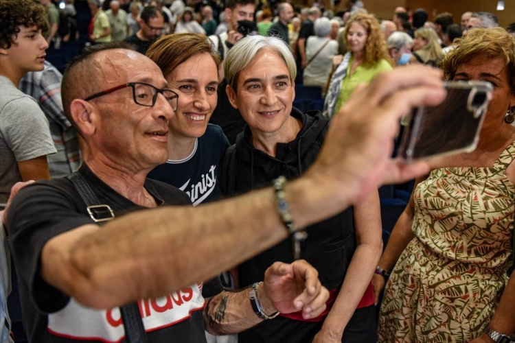 Colau ofereix renunciar a ser candidata i canviar el nom de Front Ampli per pactar amb ERC i Podem
