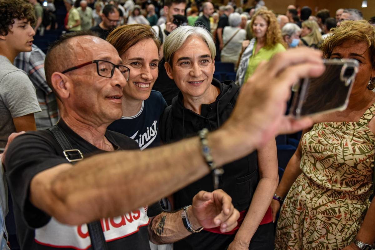 Colau ofereix renunciar a ser candidata i canviar el nom de Front Ampli per pactar amb ERC i Podem