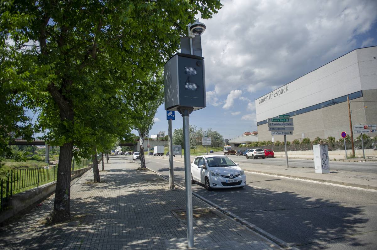 Els radars treuen fum quan no hi ha llum: 26 multes per velocitat cada nit d'estiu a Terrassa