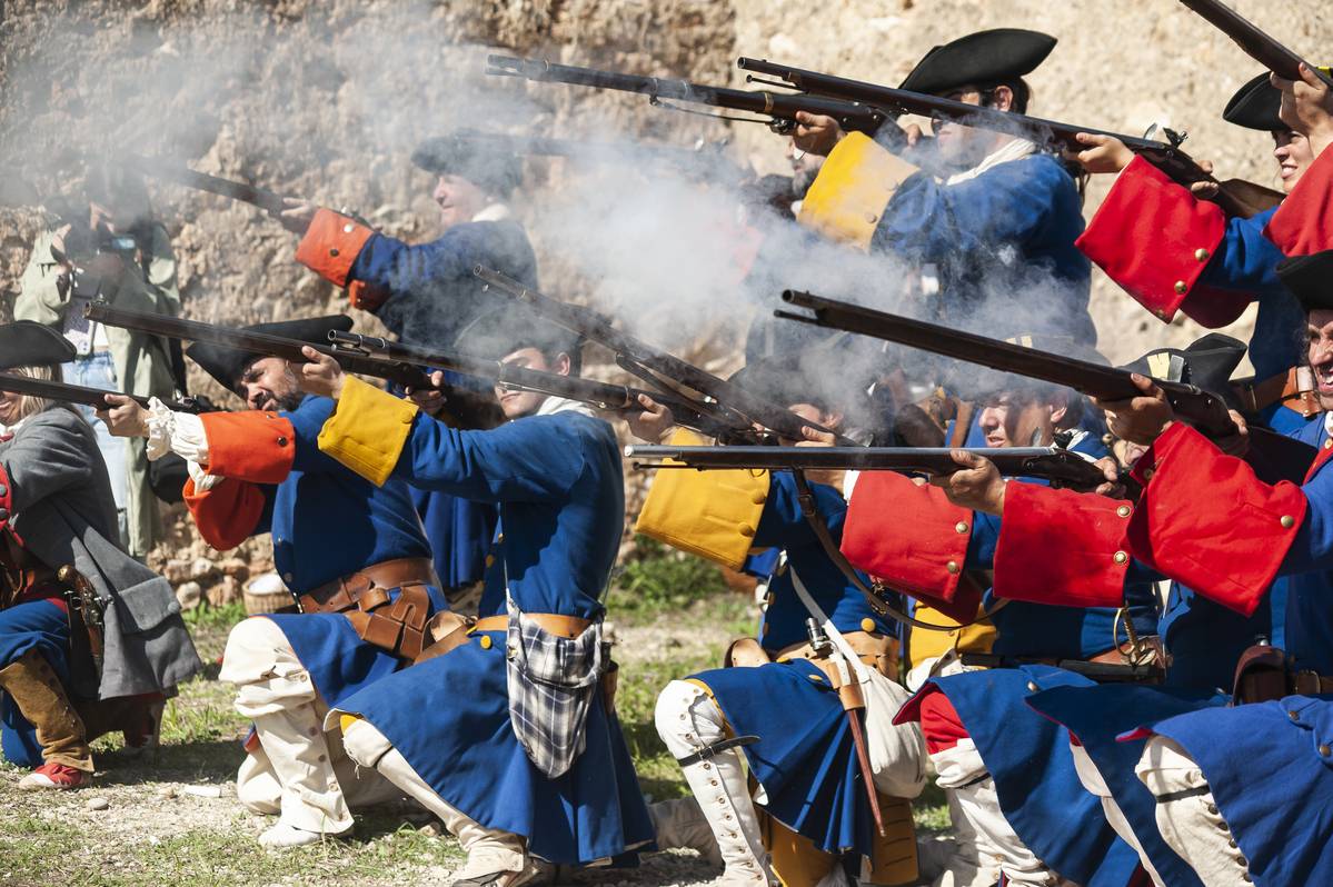 Tortosa reviu el Setge de 1708 entre muralles, combats i campaments militars