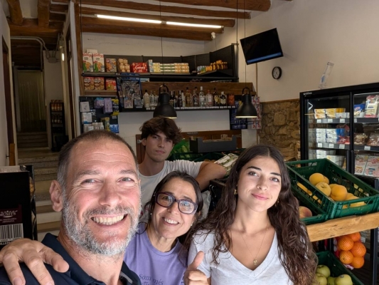 Una terrassenca recupera un comerç amb 140 anys d'història: 