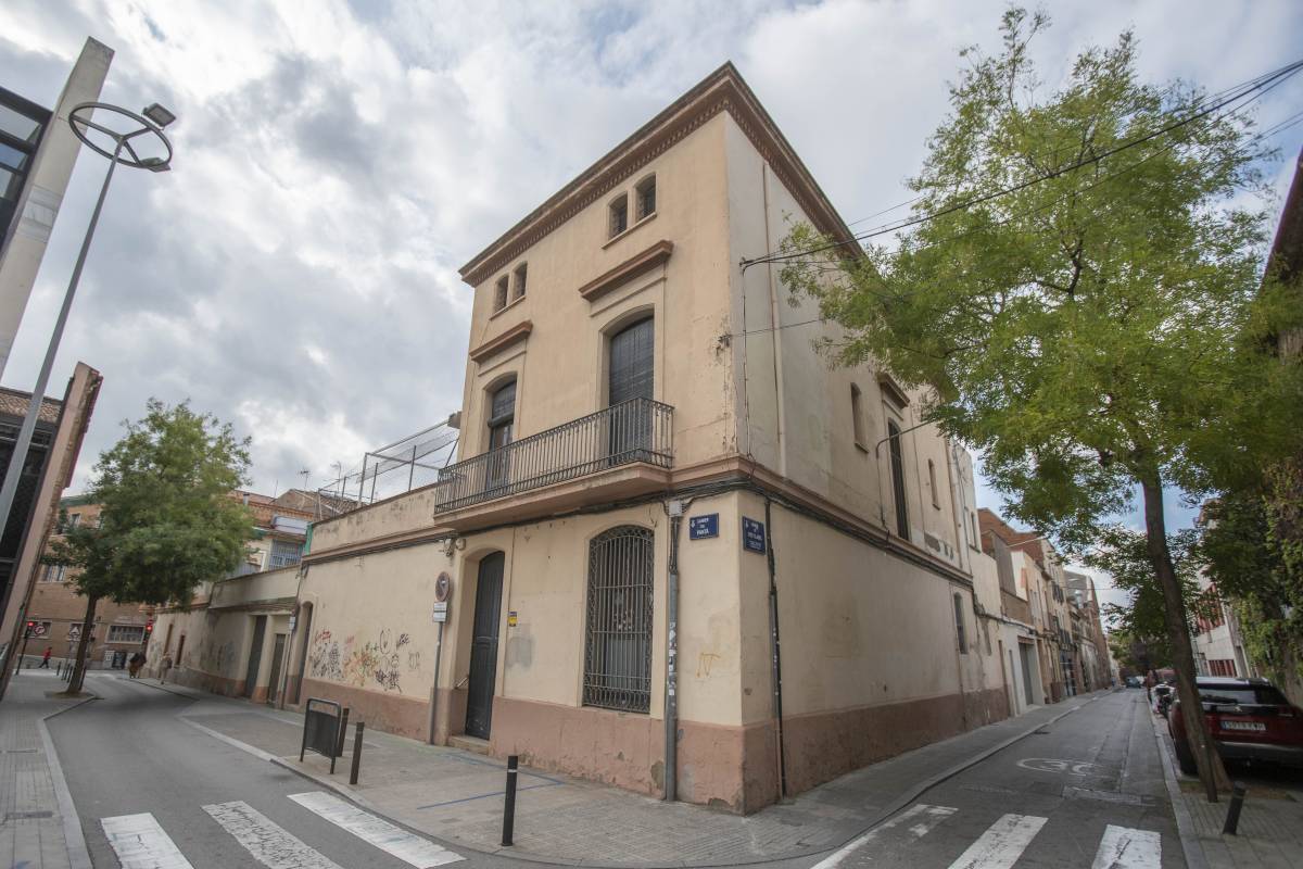 L’antiga seu de l’escola Crespinell busca comprador