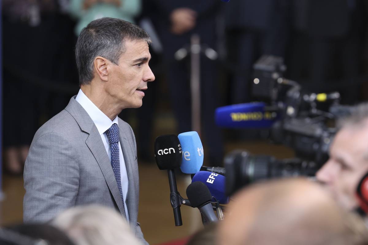 Sánchez tanca files amb Mínguez en plena polèmica pels pisos de la seva parella
