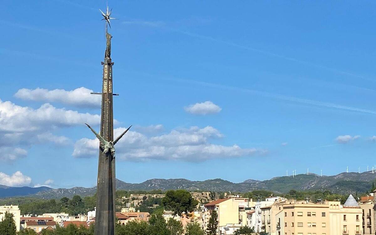 Corembe apel·la a la consulta del 2016 per oposar-se a la retirada del monument de Tortosa