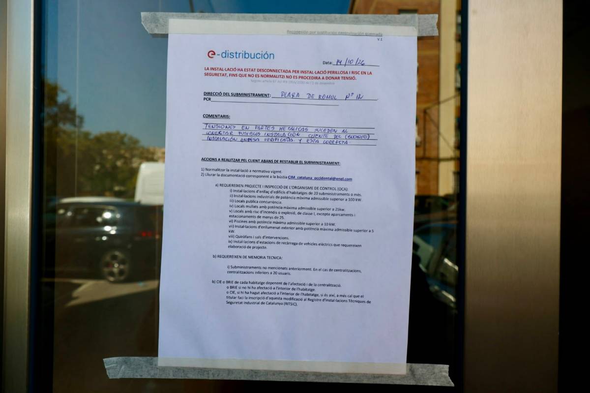 Veïns de Can Rull afectats per la presència de corrent elèctric a l’aigua - JUANMA PELÁEZ Veïns de Can Rull afectats per la presència de corrent elèctric a l’aigua