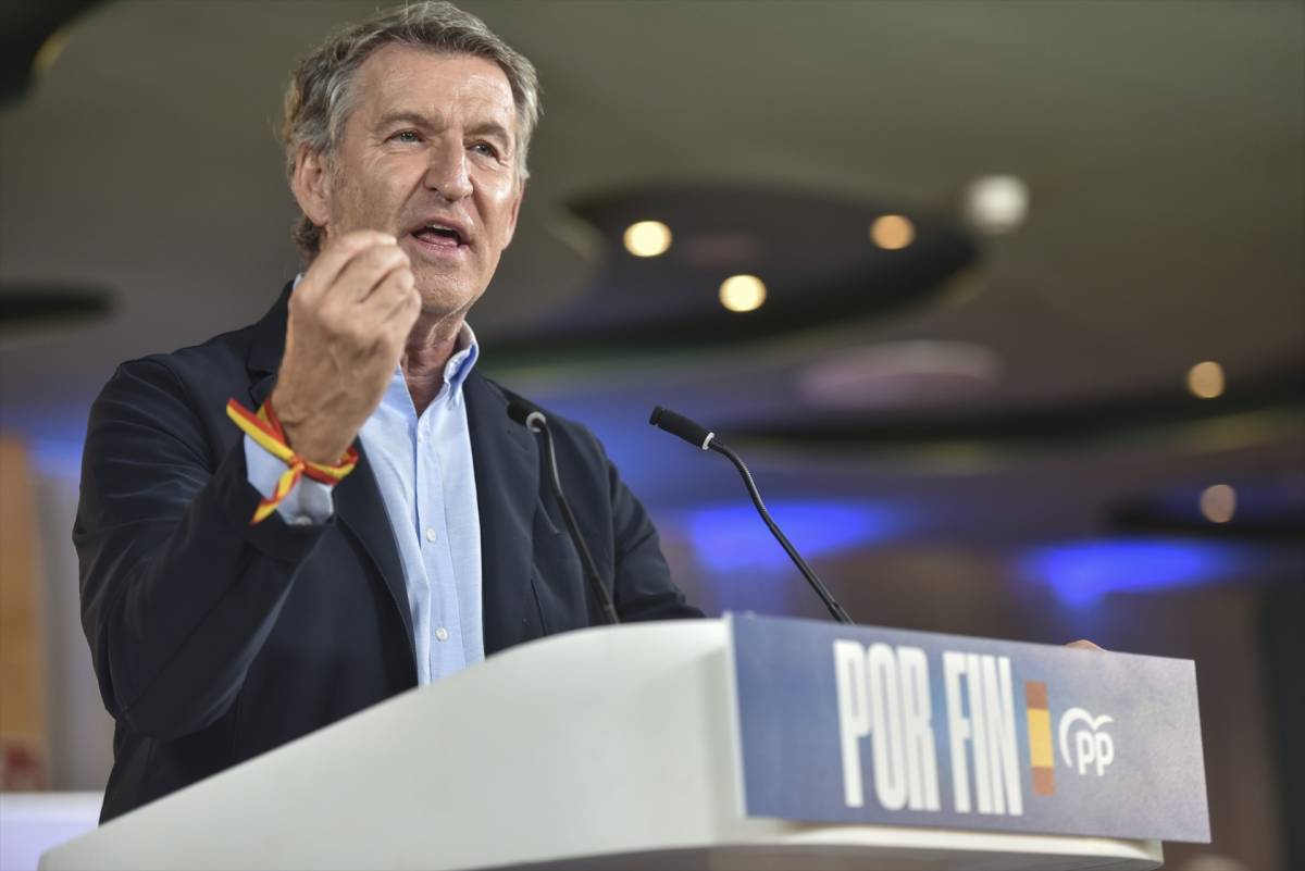 Feijóo qualifica l'acord entre PSOE i Front Ampli al Senat de «coalició de desesperats»