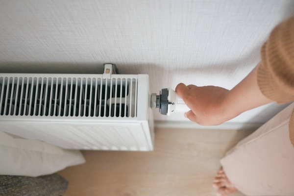 El truc de l’aire condicionat per escalfar la casa i estalviar fins a vint euros en la factura de la llum