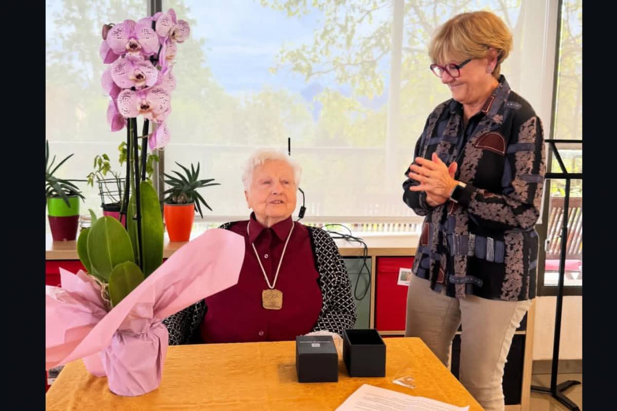 Un segle de somriures: Maria Arau arriba als 100 anys envoltada d'estimació a la Residència La Vall