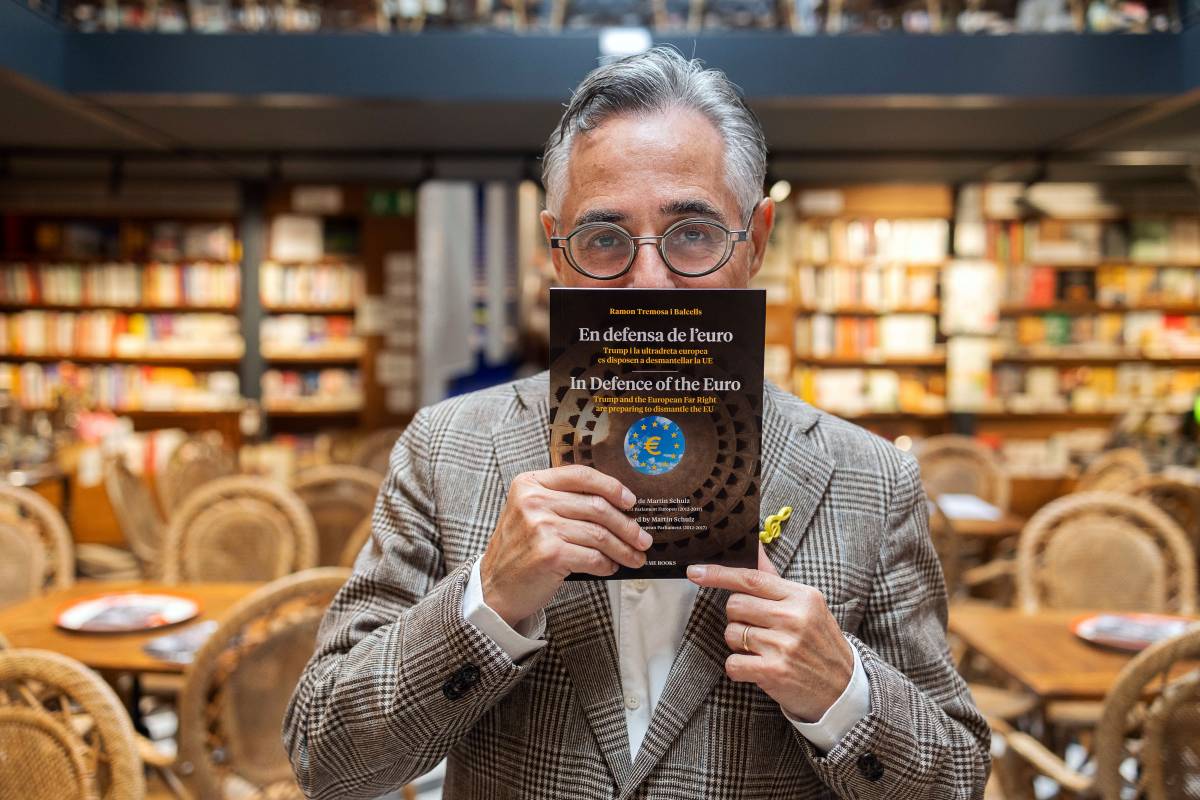 Ramon Tremosa, fotografiat a la llibreria Ona - Hugo Fernández