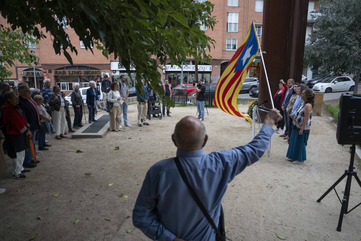 L`acte s`ha tancat amb el cant conjunt de l`himne d`"Els Segadors" - ALBERTO TALLÓN L`acte s`ha tancat amb el cant conjunt de l`himne d`"Els Segadors"