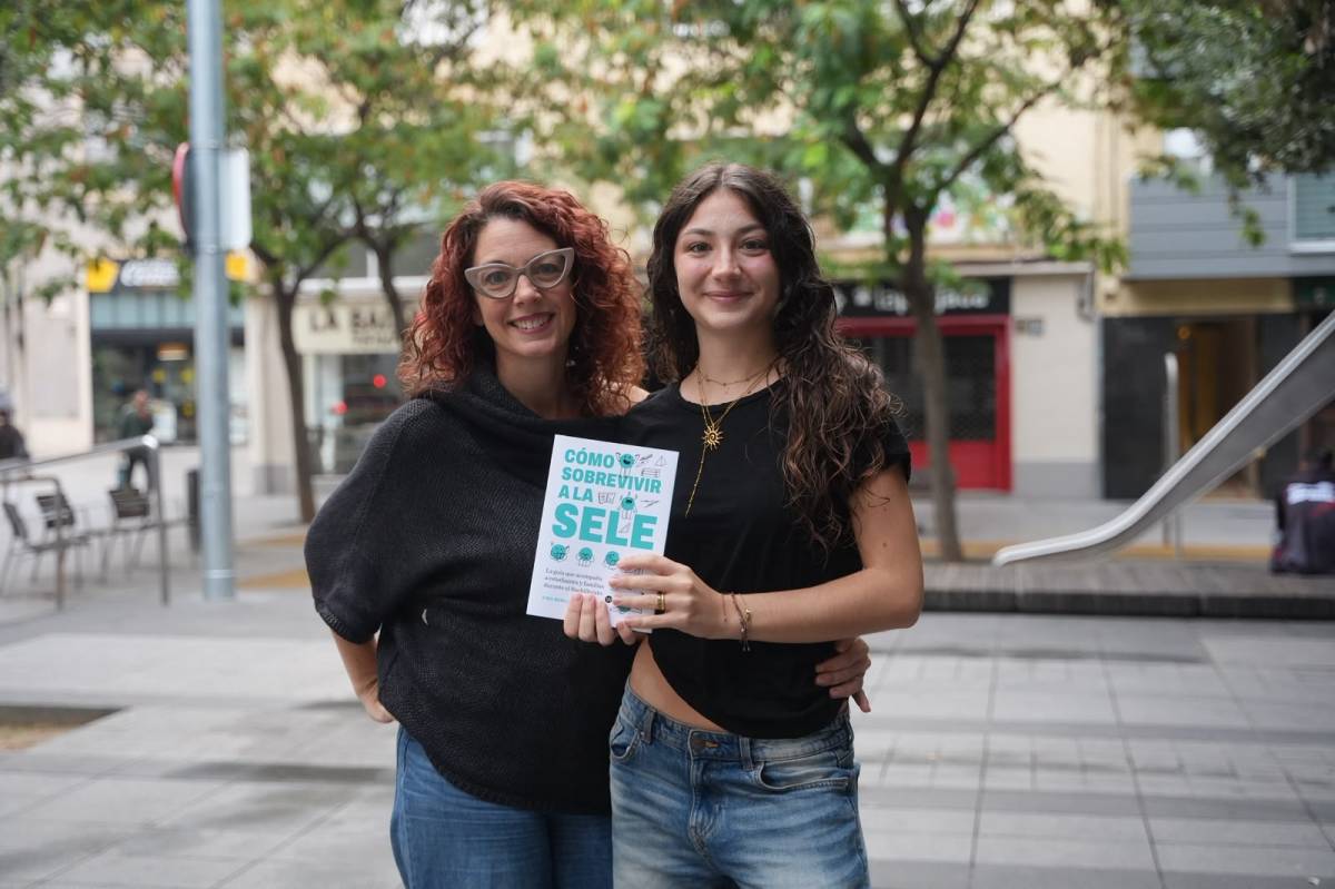 Mare i filla de Sabadell publiquen una guia per "sobreviure" a la Selectivitat des de l'humor i la empatia