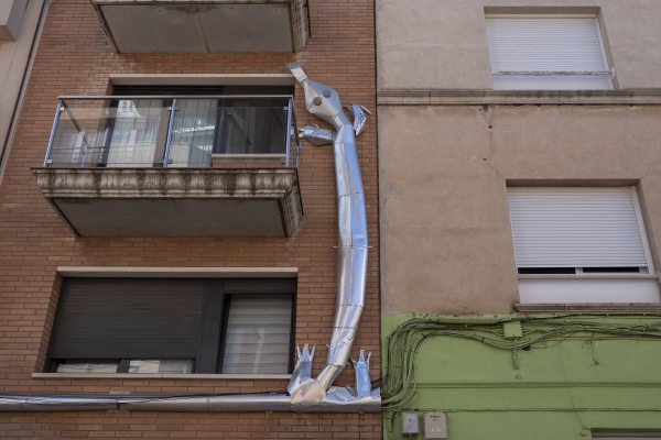Saps on és... el rèptil que vigila pels balcons?