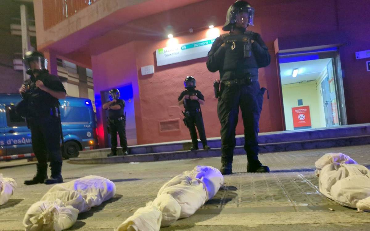 Una setantena de persones protesten a Manresa contra FGC per la seva relació amb ICL