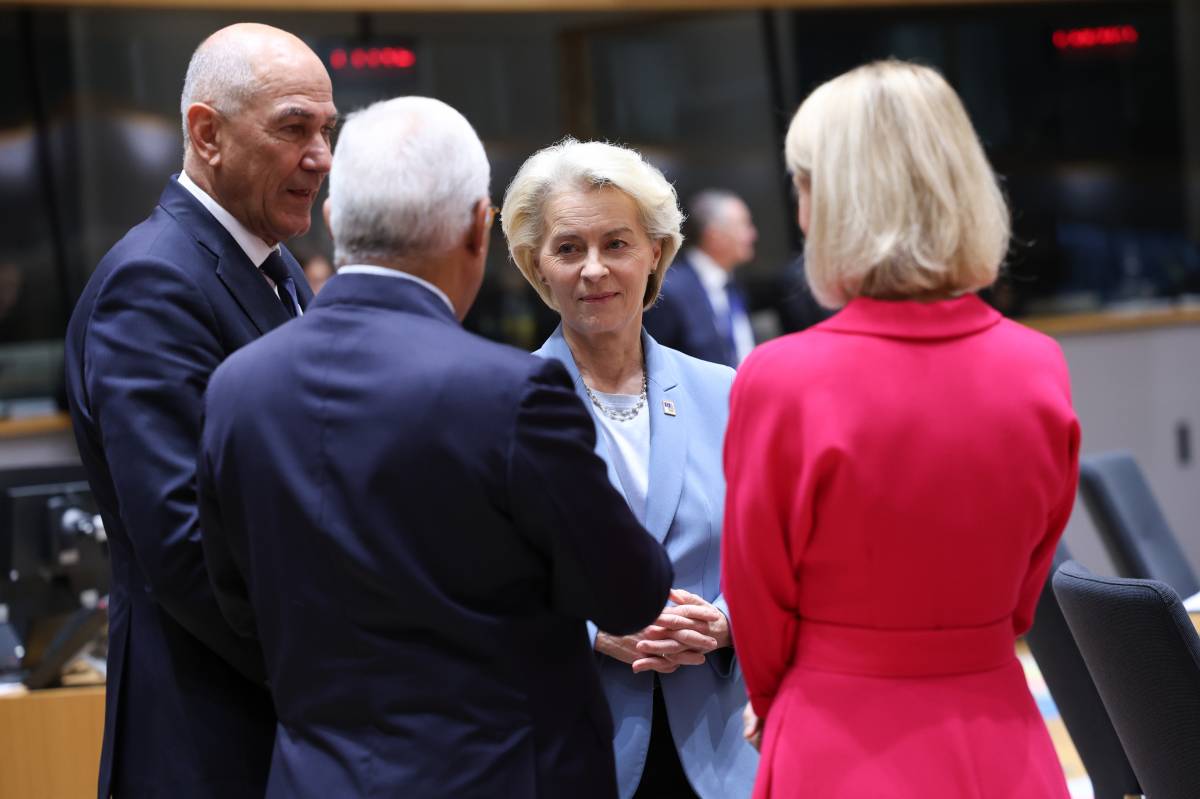 Von der Leyen planteja reforçar el control europeu a regularitzacions migratòries com la de Pedro Sánchez