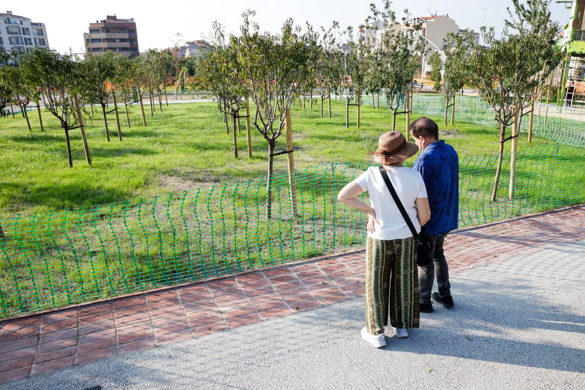 El parc de la República de Terrassa ha obert per primera vegada amb molta expectació del veïnat - Lluís Clotet