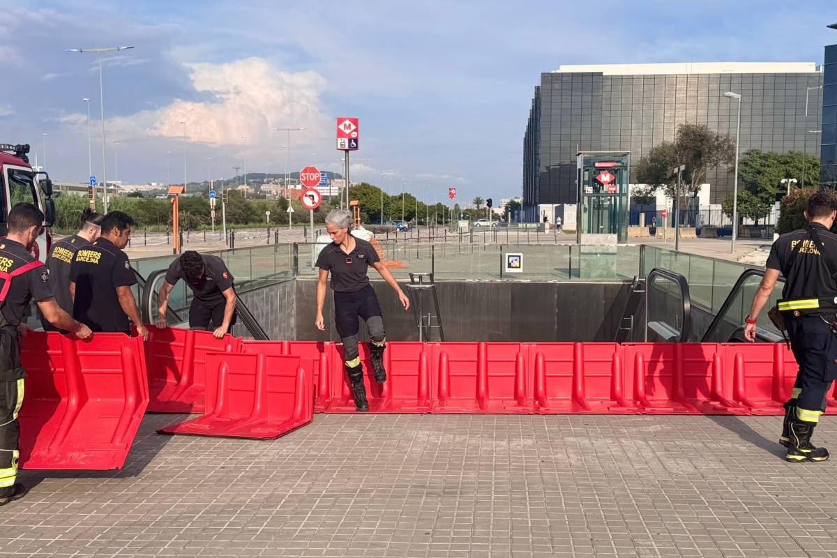 TMB instal·la barreres antiinundacions a Barcelona davant la previsió de pluja