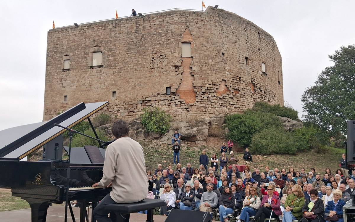 Unes 300 persones descobreixen el Castell de Castellar en el primer aplec de Patrimoni Obert