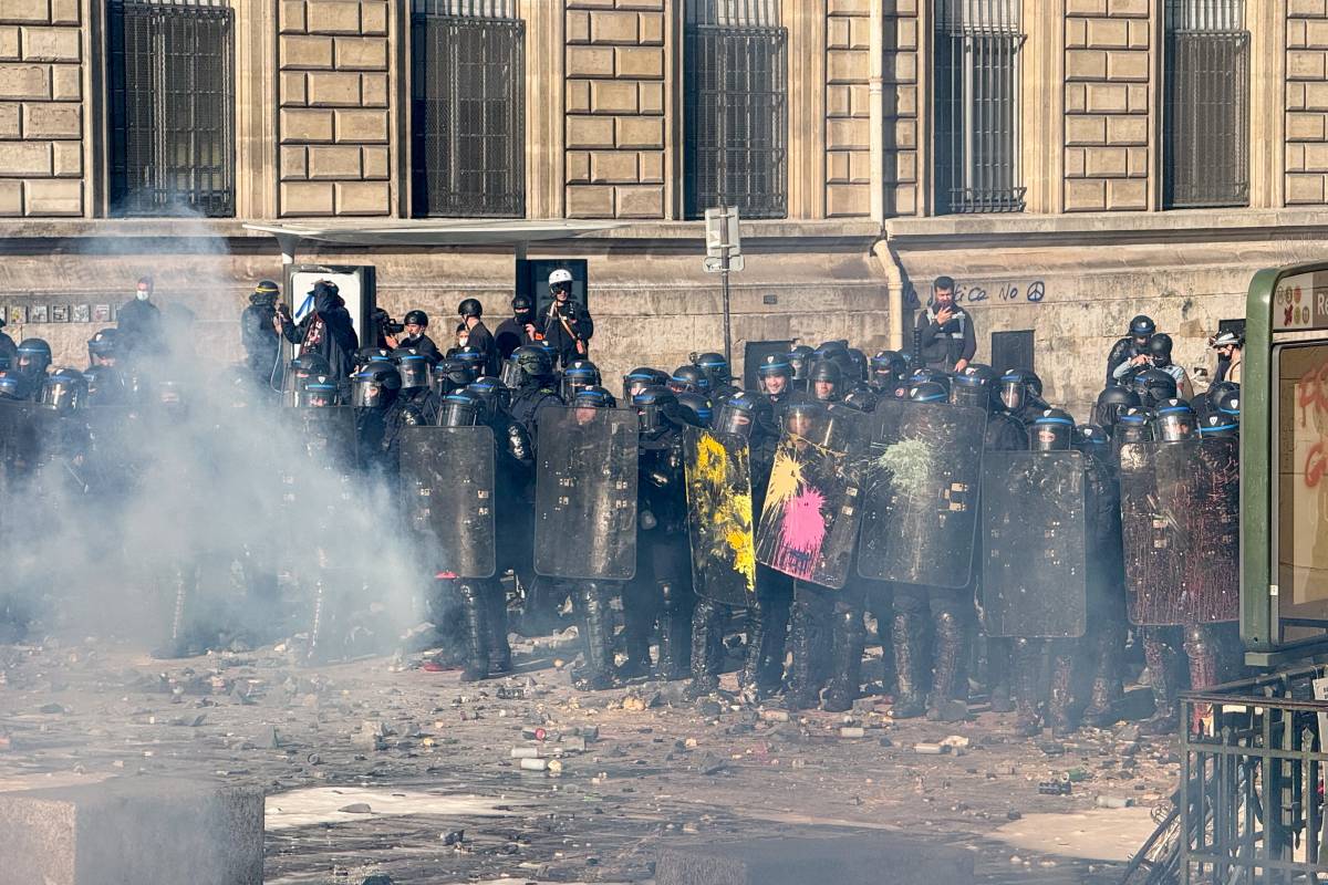Més de 500.000 persones es manifesten a França: prop de 300 detinguts i disturbis en edificis públics