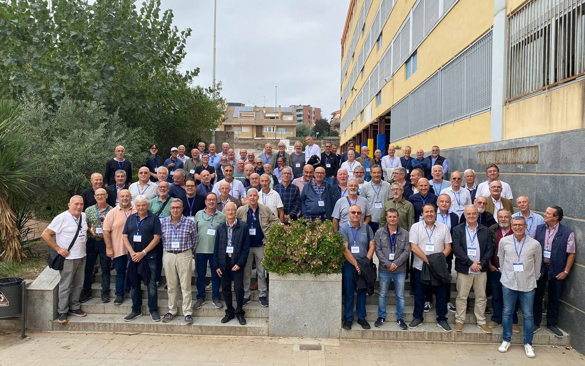 81 exalumnes de la Salle Manresa es retroben 50 anys després del seu pas per l'escola