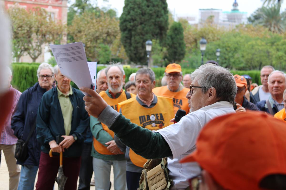 El sector social porta al Parlament una ILP per blindar la sanitat pública
