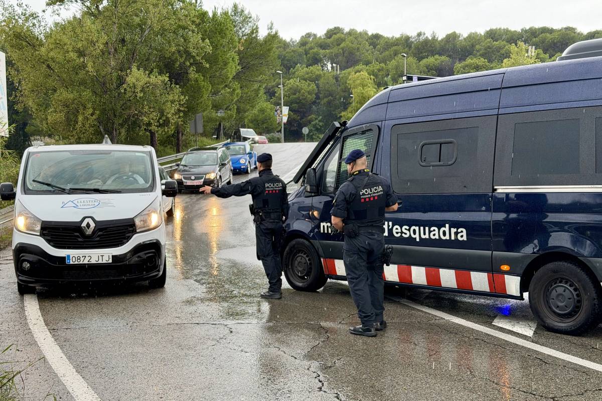 Els Mossos controlen els accessos a la UAB per impedir l’entrada de l'agtador ultra Vito Quiles