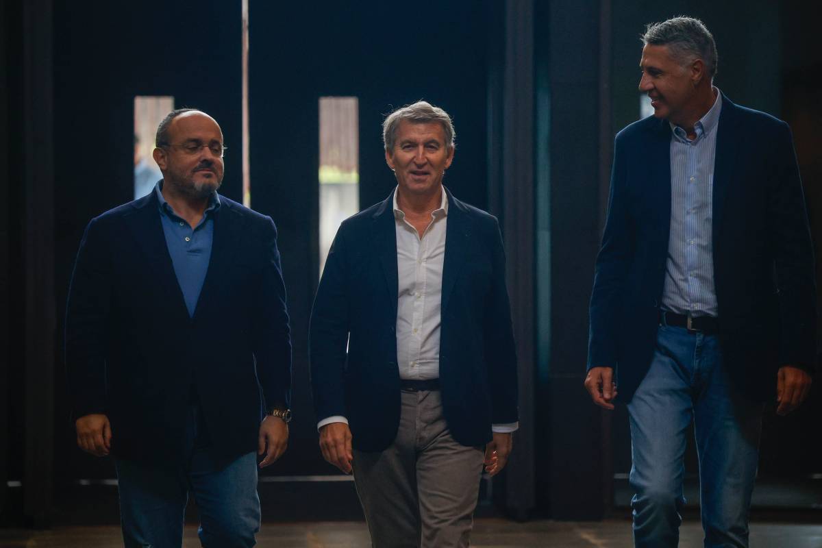 L'hermetisme de Feijóo amb les llistes posa dels nervis el PP català