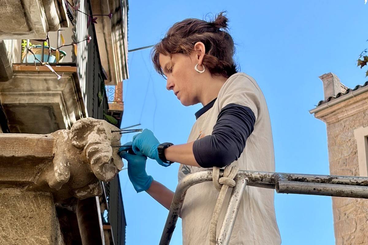 Solsona restaura les dues gàrgoles de la font gòtica de la plaça de Sant Isidre