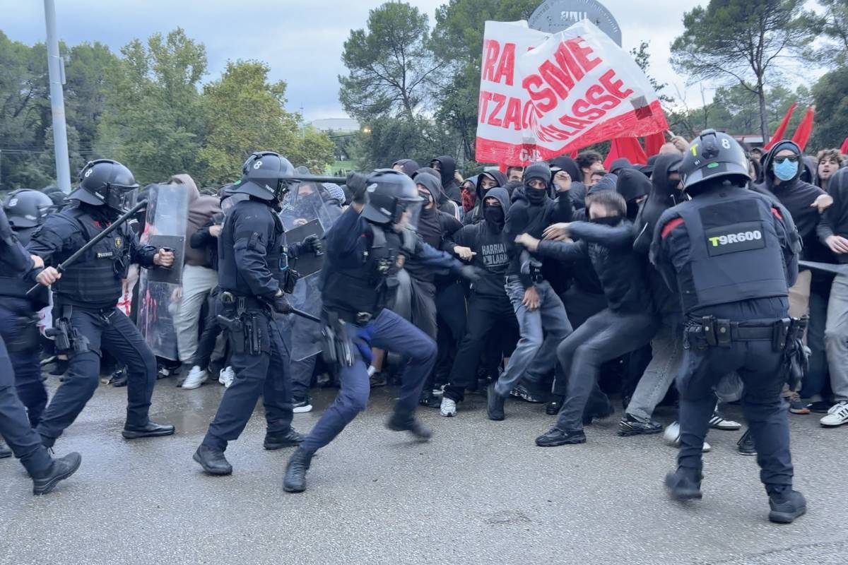 Els Mossos veten a Vito Quiles l'accés a la UAB i l'agitador ultra convoca els seus seguidors a l'Ikea de Sabadell