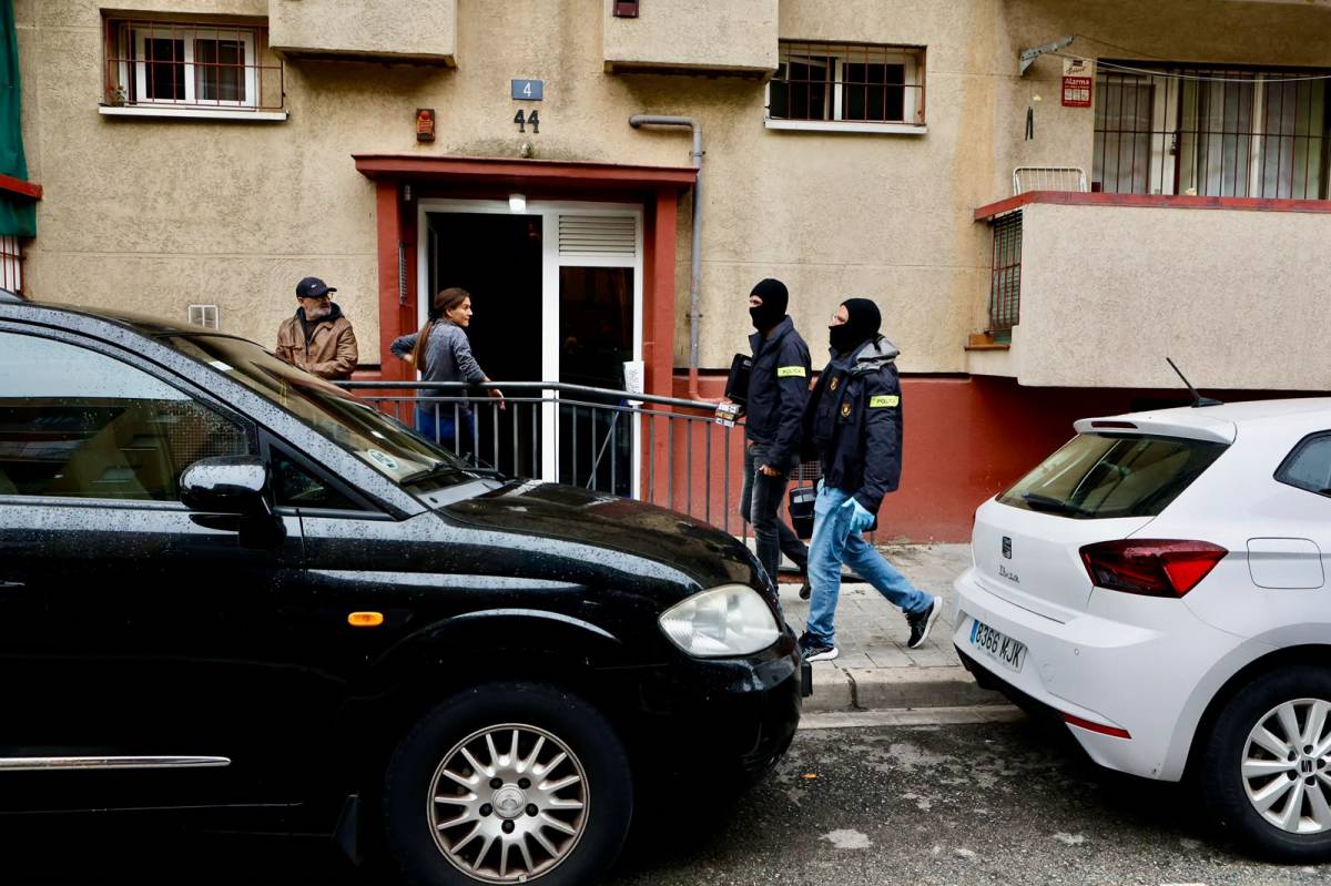 Els Mossos despleguen un operatiu antidroga per desmantellar una plantació de marihuana a Sabadell