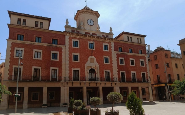 Tortosa congela els impostos i ofereix ajuts de fins a 300 euros per a l’habitatge