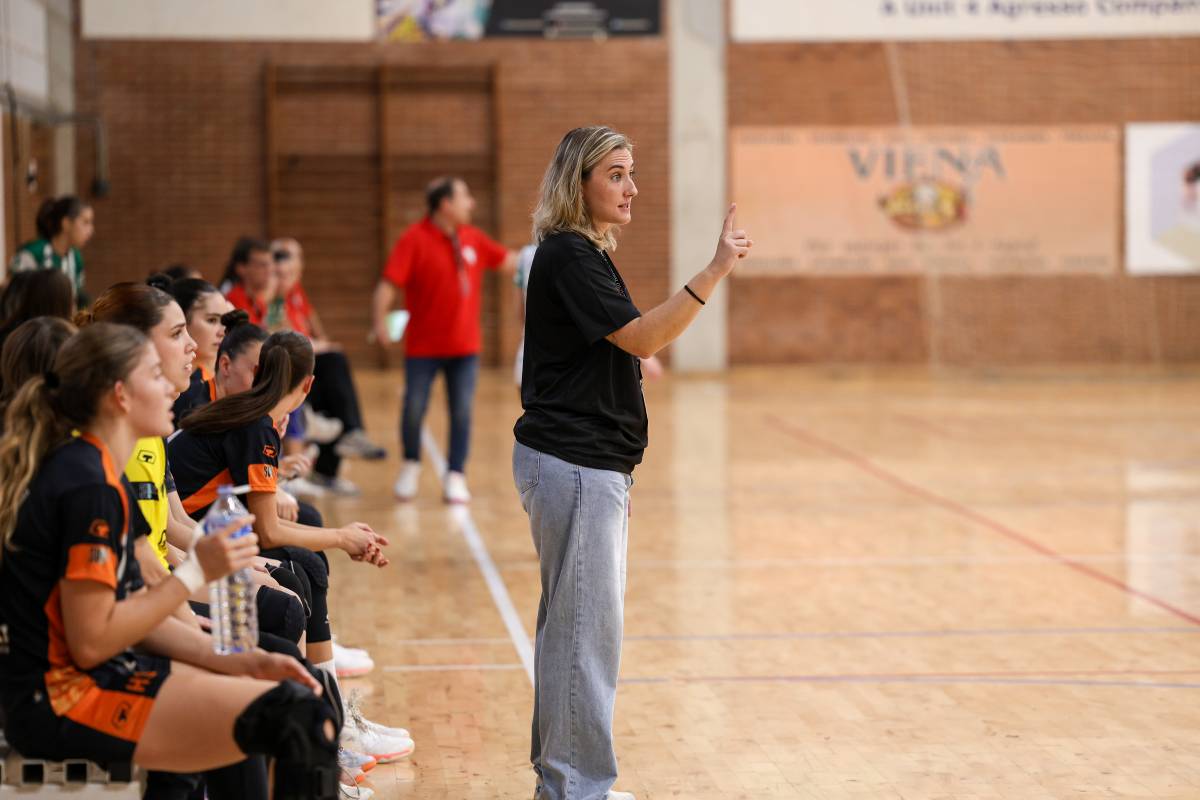 Carmona va tornar al Boccaccio, però com a entrenadora visitant - Victor Castillo Carmona va tornar al Boccaccio, però com a entrenadora visitant