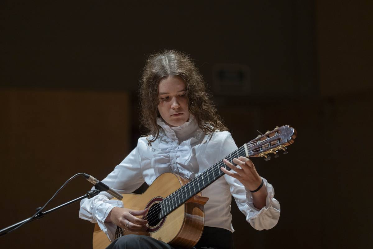 Nora Martínez, al recital de guitarra - Alberto Tallón Nora Martínez, al recital de guitarra