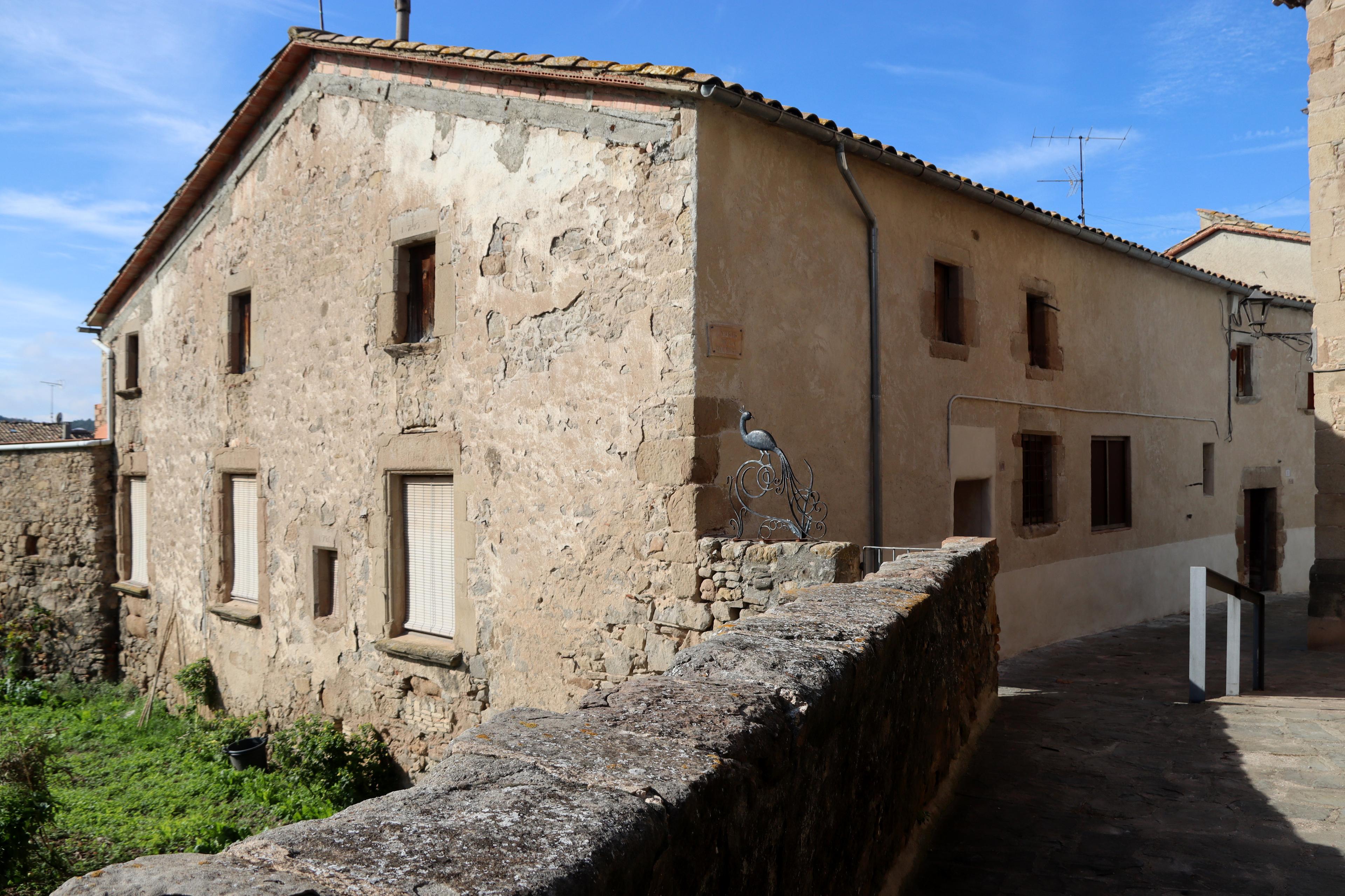 La rectoria d`Alpens on s`hi podrien fer vuit habitatges