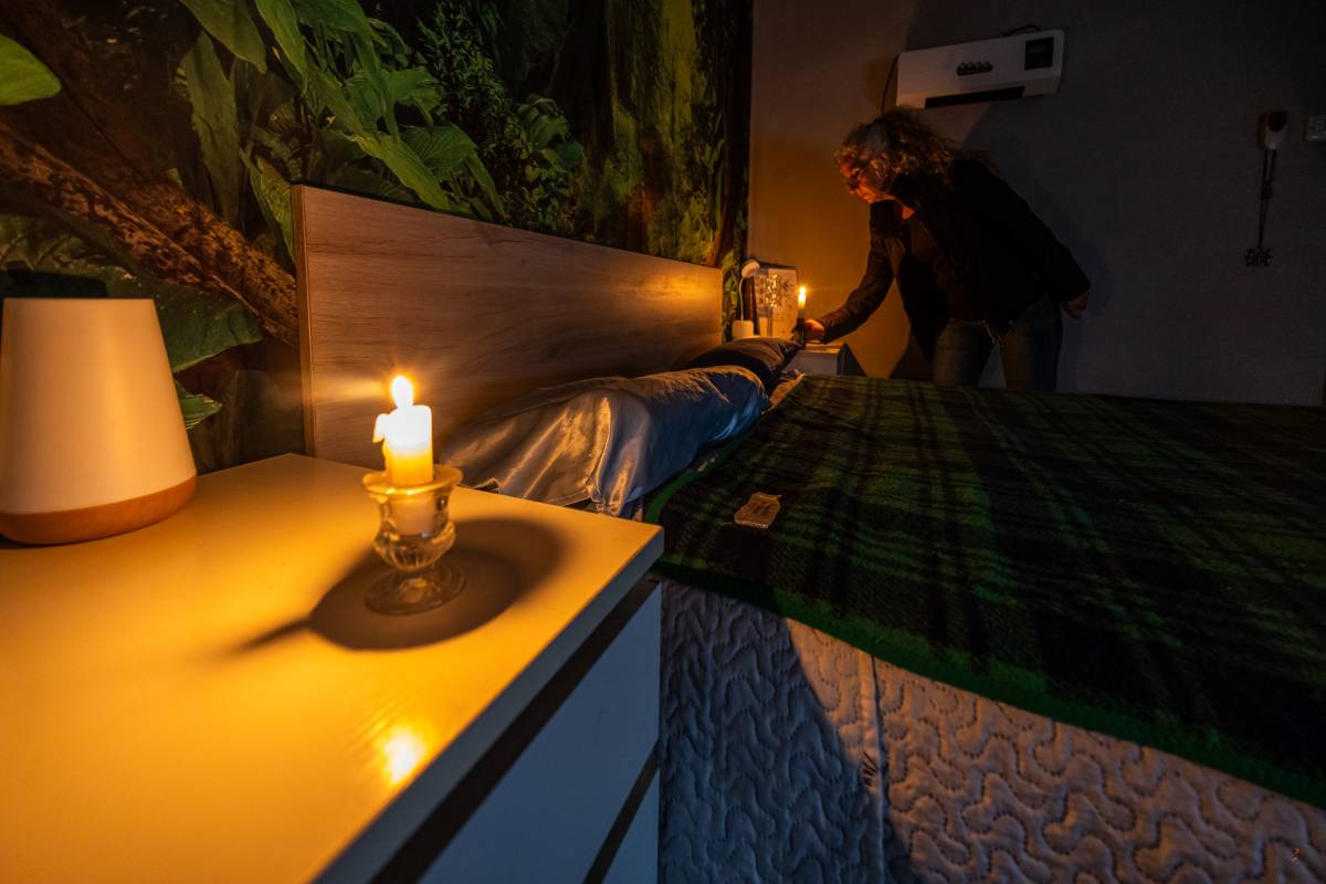 Veïns de la plaça de Ròmul demanen aclarir l’origen de l’avaria elèctrica: "Hi ha gent que continuarà sense llum perquè no té diners"