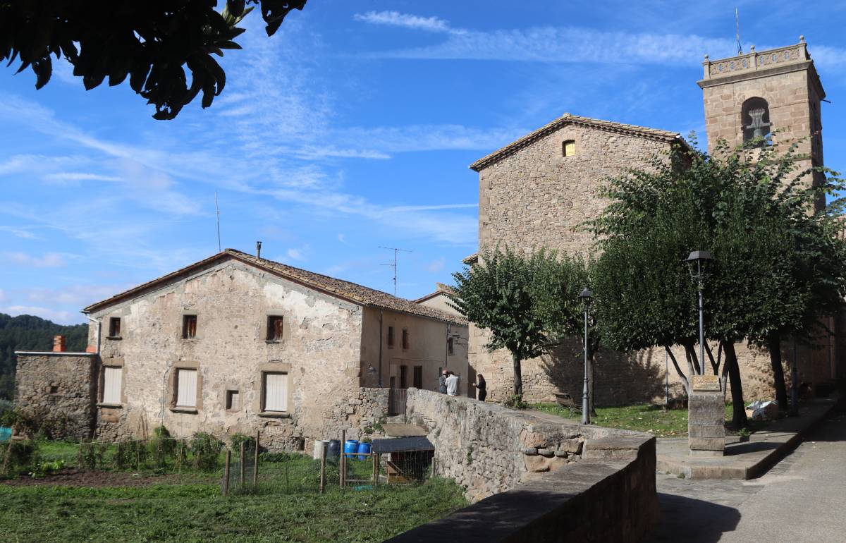 Un projecte vol convertir antigues rectories en desús del Lluçanès en habitatge social