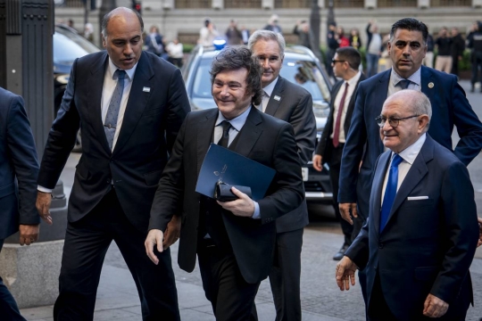 Milei entra en campanya per la ultradreta des de Madrid: «Sánchez és un dictador impresentable»