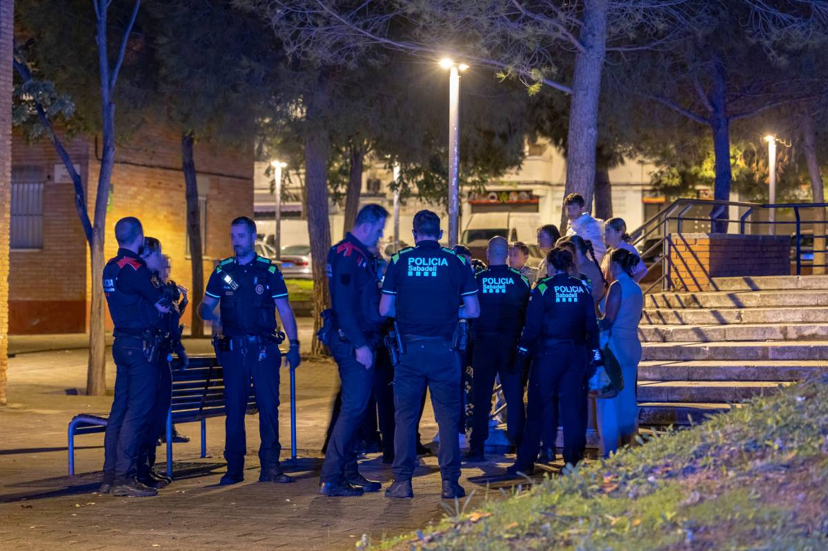 Dos policies ferits en una baralla entre veïns a Sabadell - Juanma Peláez Dos policies ferits en una baralla entre veïns a Sabadell