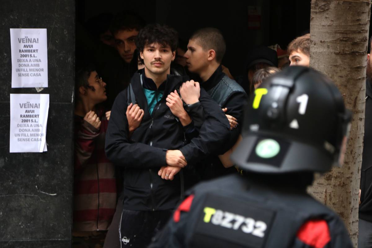 Els docents també agafen la bandera de l'habitatge i escalfen la vaga general