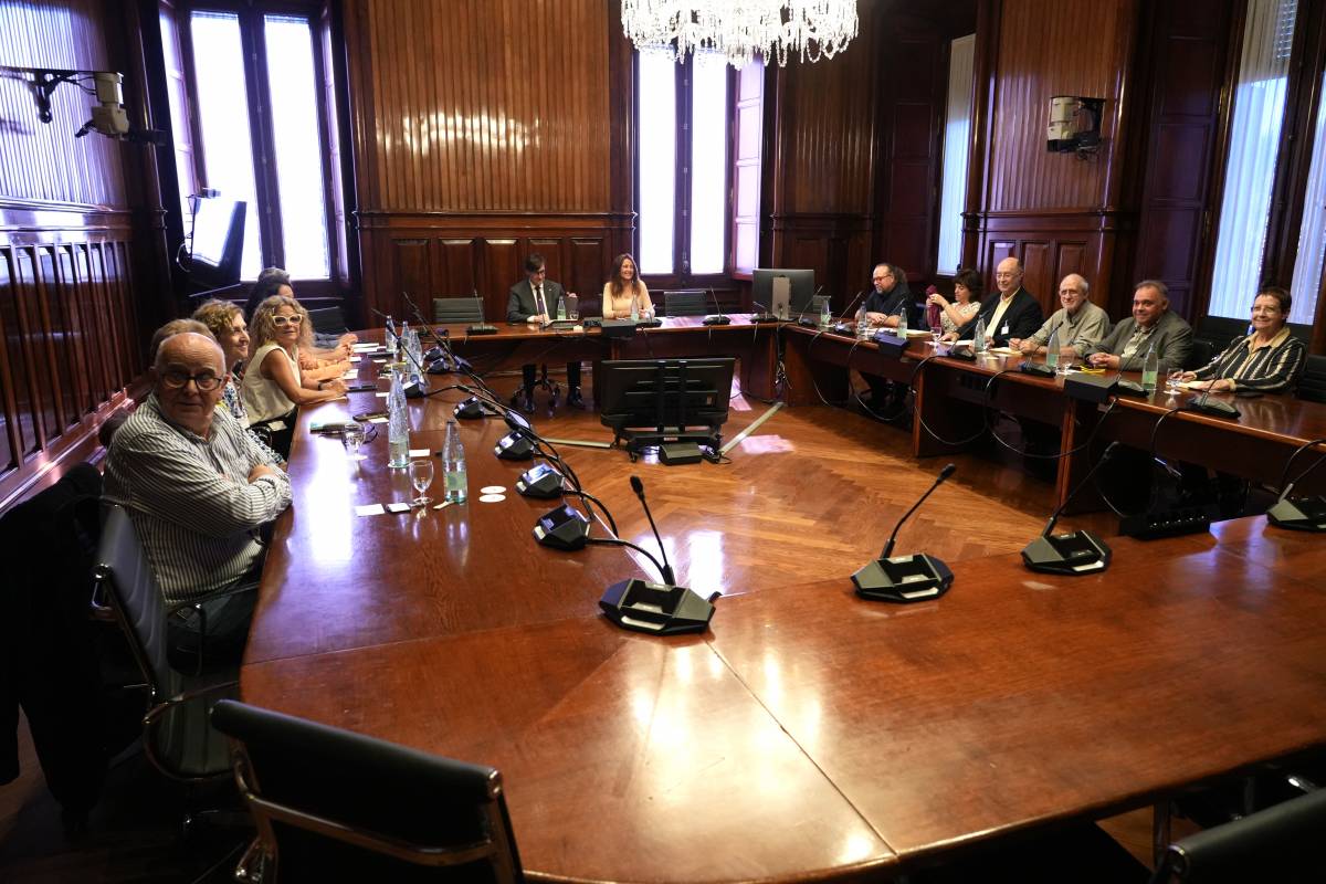 Els impulsors de la ILP del 6% en educació reclamen a Illa un calendari clar