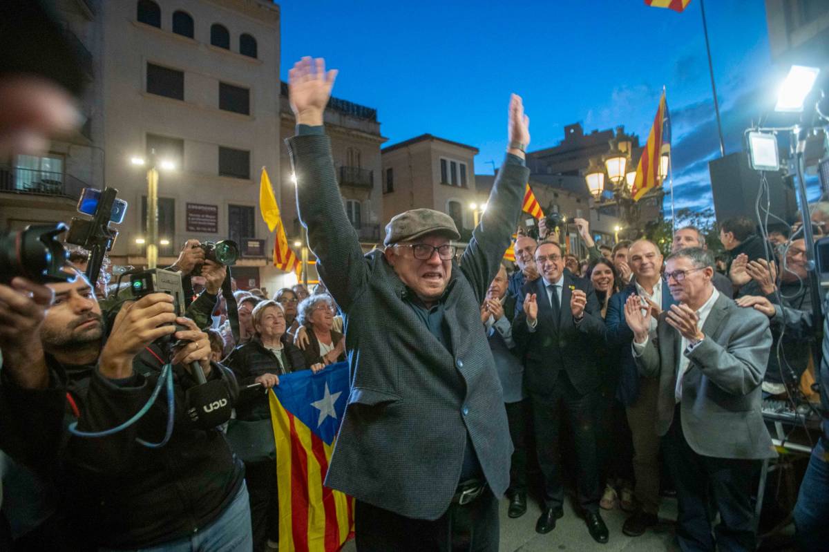 Bany de masses en la rebuda de l'amnistiat Lluís Puig: «L’estat espanyol ha perdut nou anys»