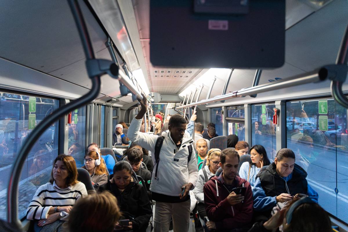 Saturació a bord d`un autobús de l`A1 - David Chao Saturació a bord d`un autobús de l`A1