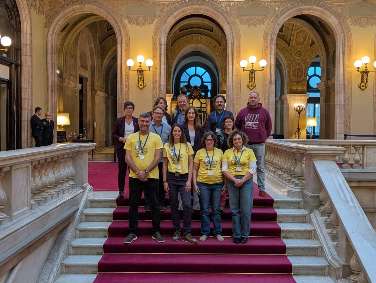 Representants de l'escola La Sínia de Cerdanyola, al Parlament - Cedida