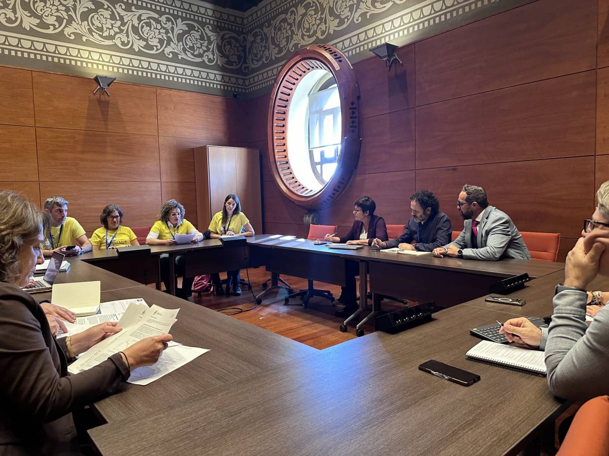 Representants de l'escola La Sínia de Cerdanyola, al Parlament - Cedida