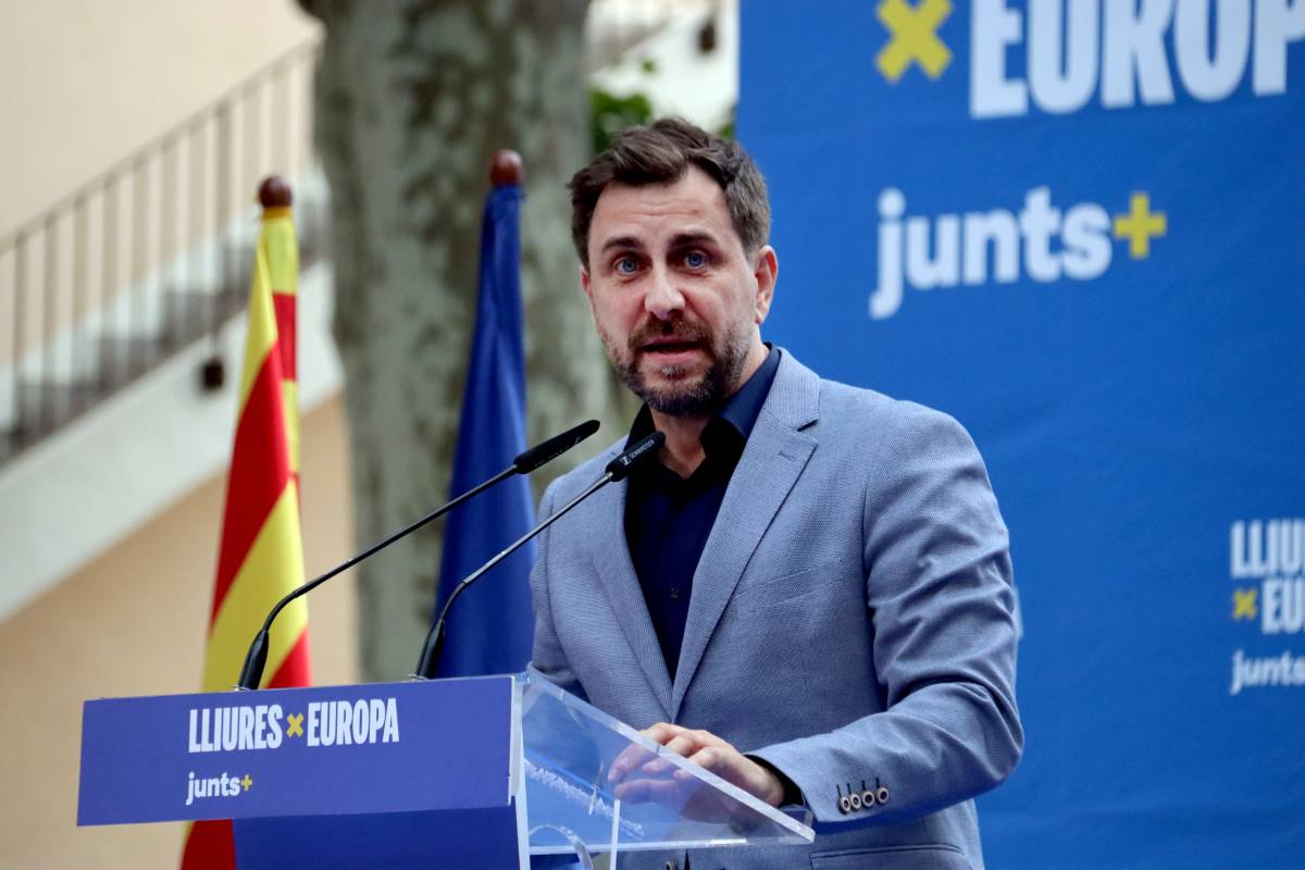 Junts recupera la veu a l'Eurocambra amb la recollida de l'acta de Comín