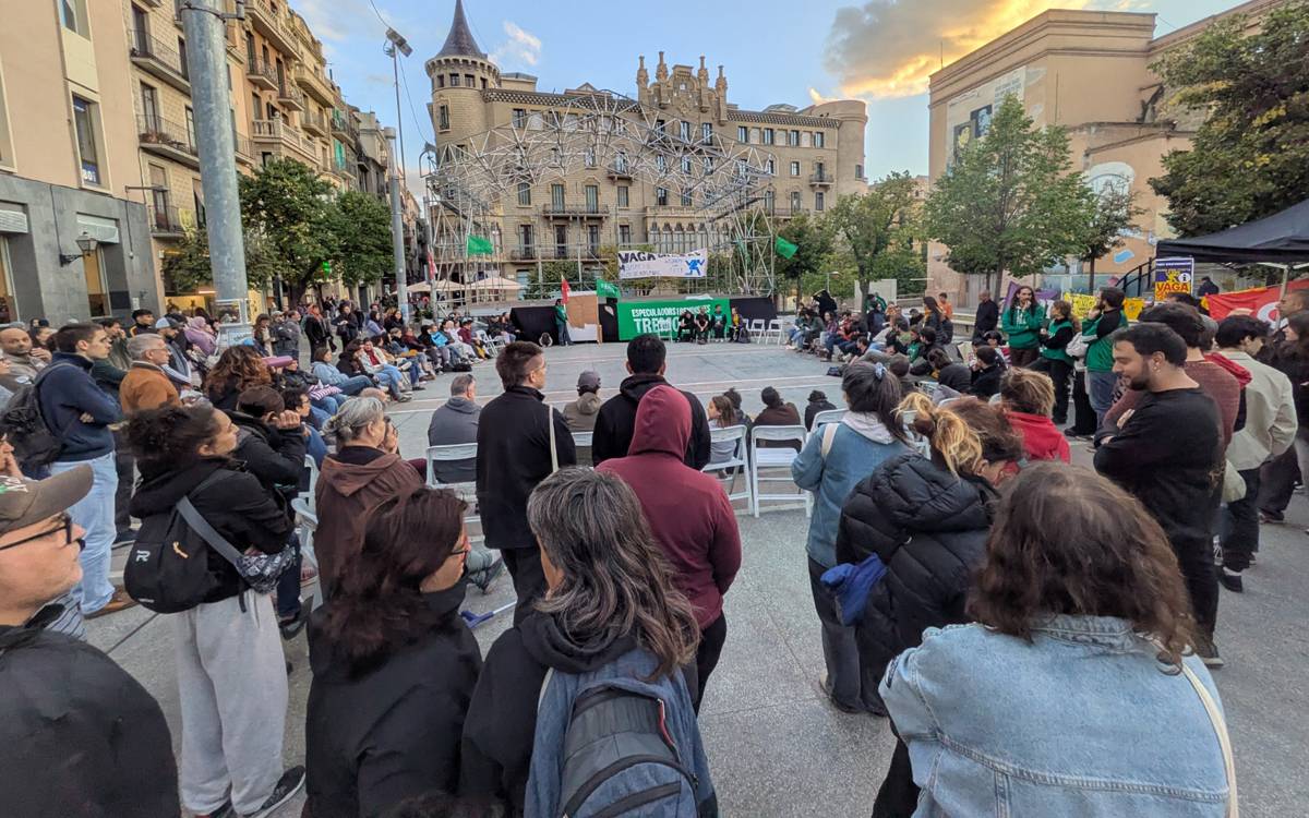 Unes 200 persones preparen a Manresa la vaga general de l'11 de novembre en assemblea