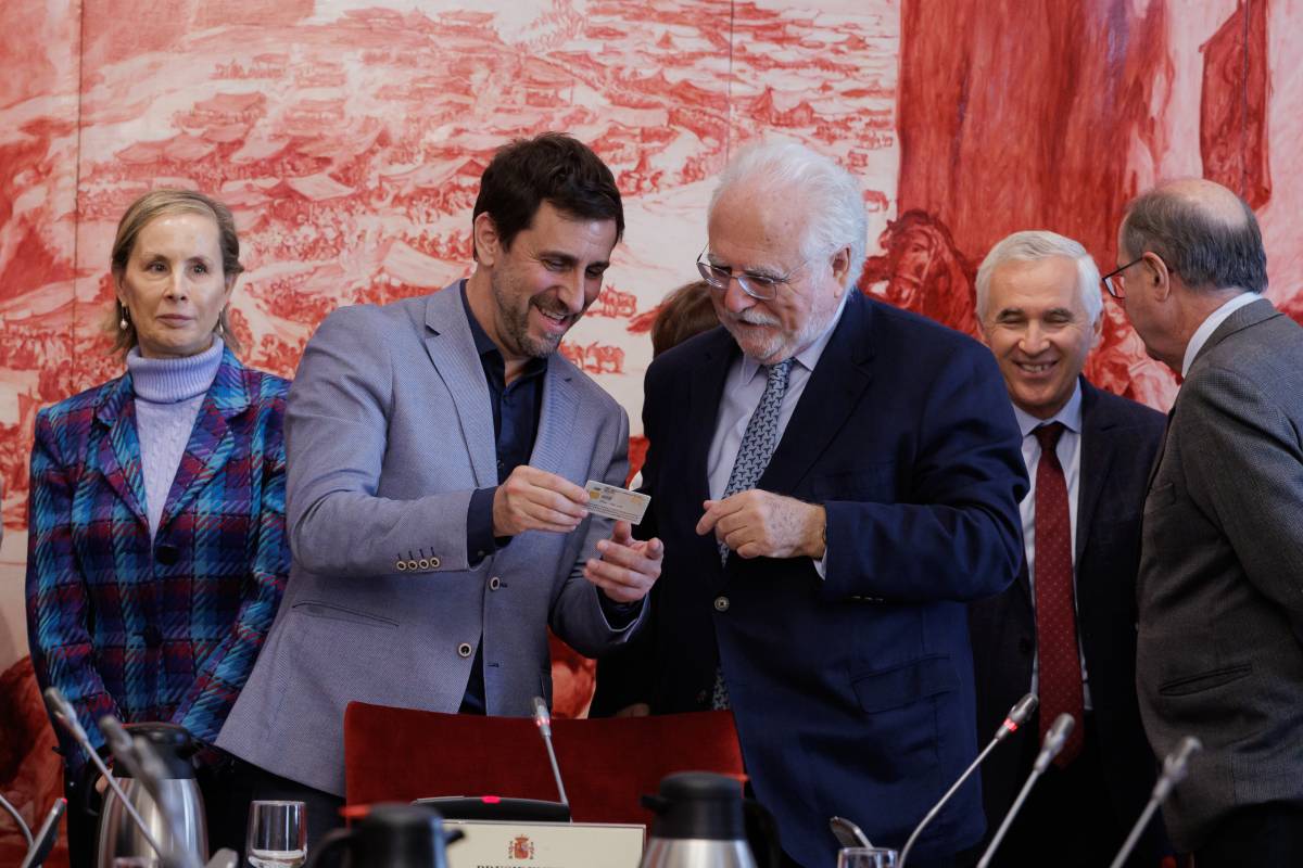 En català, per imperatiu legal i «pel mandat de l'1-O»: així ha recollit Comín l'acta d'eurodiputat a Madrid