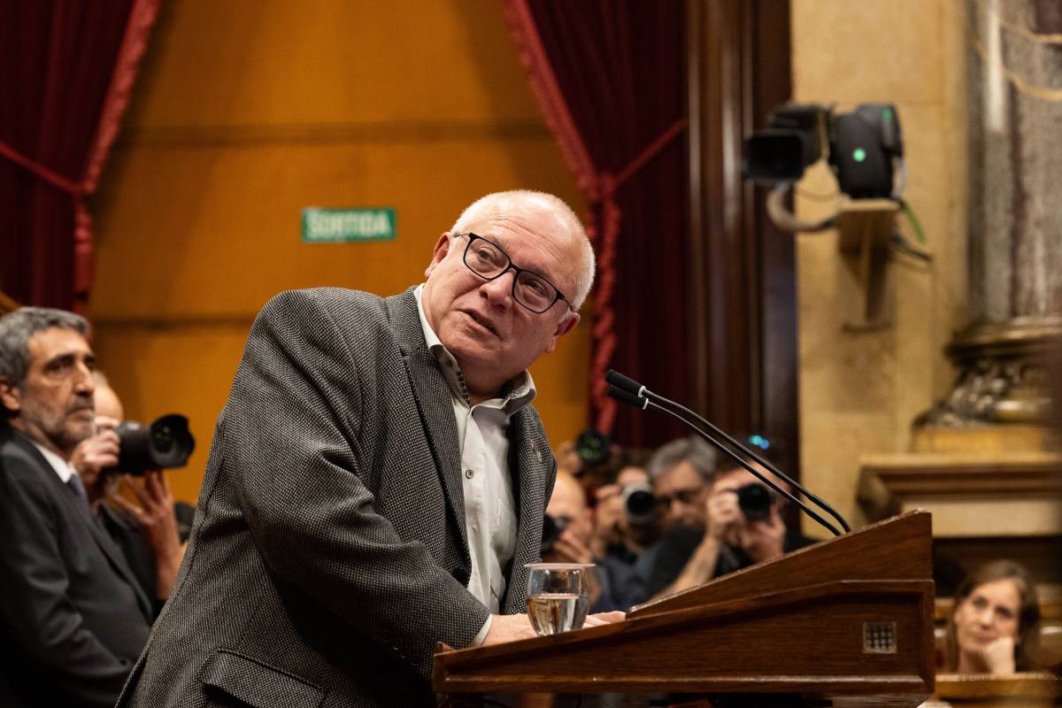 Lluís Puig al ple del Parlament per primer cop des del seu retorn de l'exili - Hugo Fernández