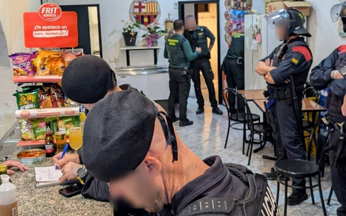 Un dispositiu policial a Tortosa inspecciona deu establiments i aixeca denúncies per contraban, drogues i infraccions tributàries
