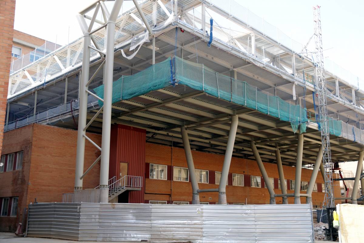 Una incidència en les obres del bloc quirúrgic obliga a tancar sis quiròfans de l’Arnau de Vilanova